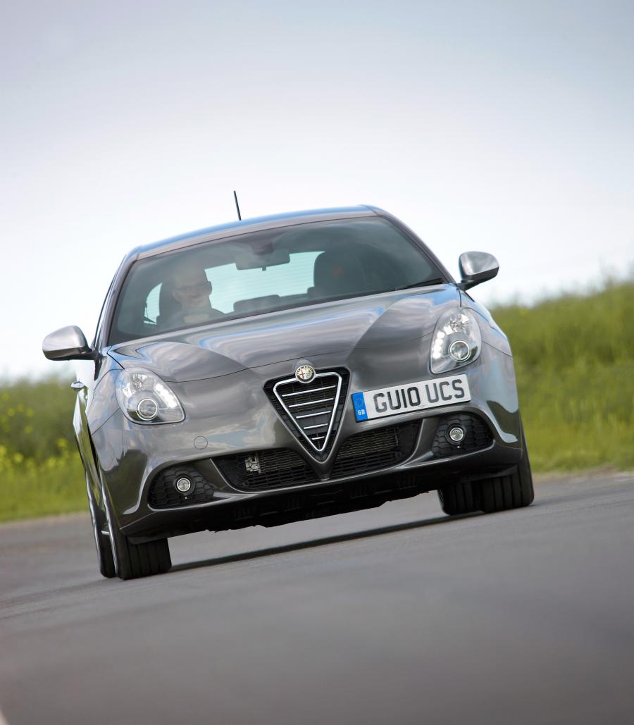  Alfa Romeo Giulietta 2010 года  (UK) (фото 8 из 67)